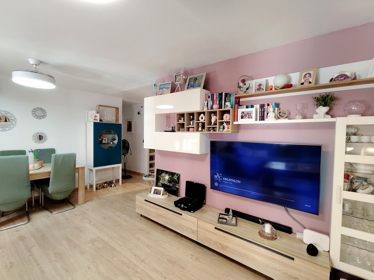For sale - 3 Bedroom 2 Bathroom Apartment - Middle Floor Apartment in Torrevieja - Torrevieja Centro  - Alicante