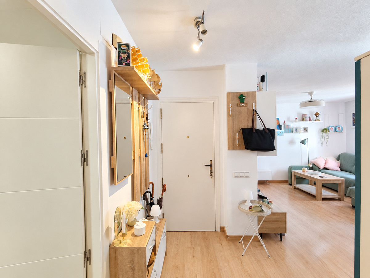 For sale - 3 Bedroom 2 Bathroom Apartment - Middle Floor Apartment in Torrevieja - Torrevieja Centro  - Alicante