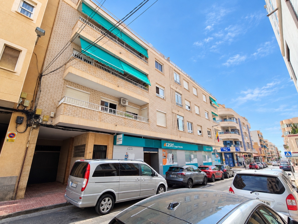 3 Bedroom 2 Bathroom Apartment - Middle Floor Apartment in Torrevieja