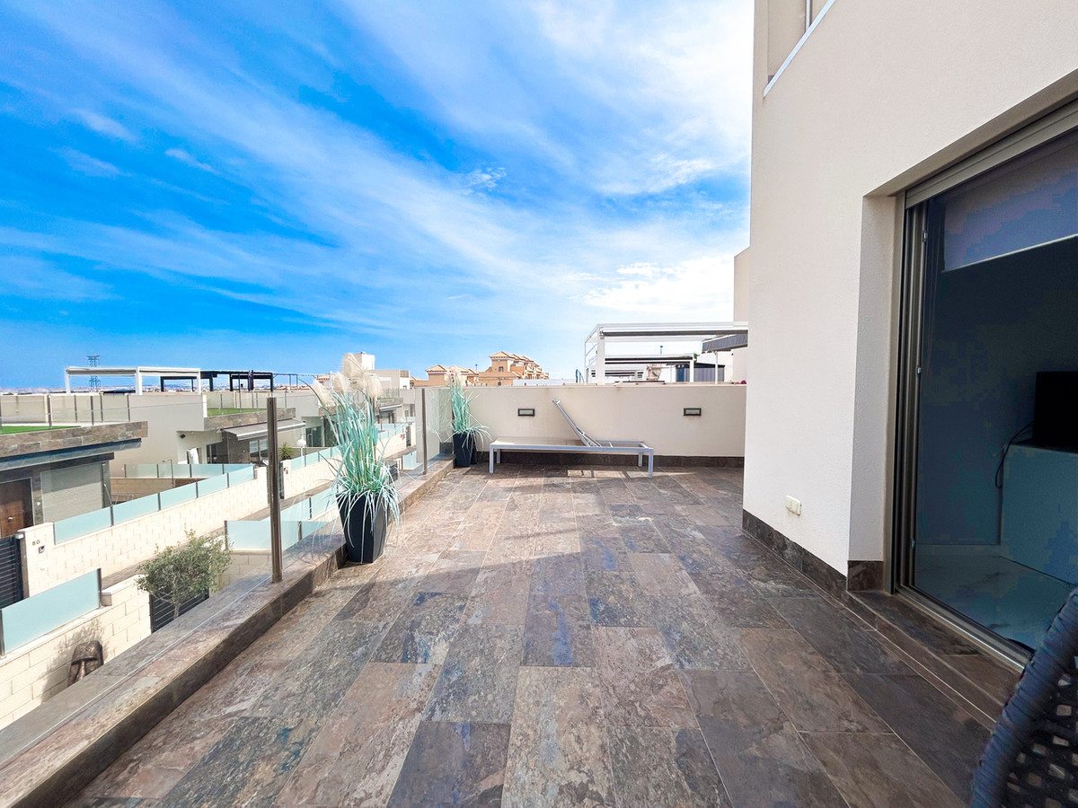 For sale - 3 Bedroom 3 Bathroom House - Detached Villa in Orihuela - Villamartin  - Alicante