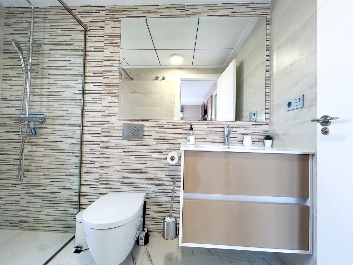 For sale - 3 Bedroom 3 Bathroom House - Detached Villa in Orihuela - Villamartin  - Alicante