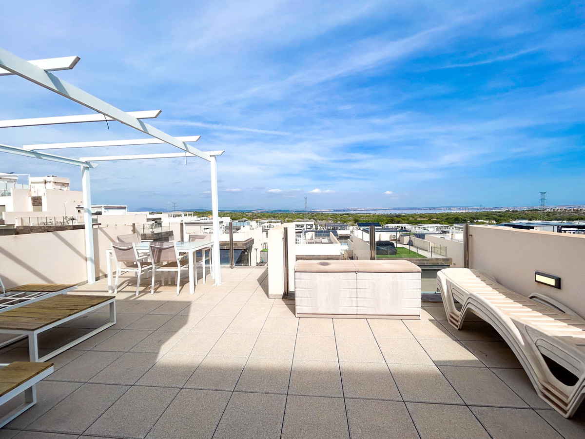 For sale - 3 Bedroom 3 Bathroom House - Detached Villa in Orihuela - Villamartin  - Alicante