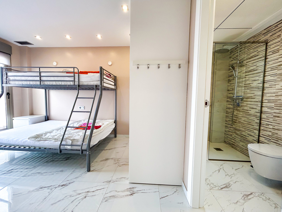 For sale - 3 Bedroom 3 Bathroom House - Detached Villa in Orihuela - Villamartin  - Alicante