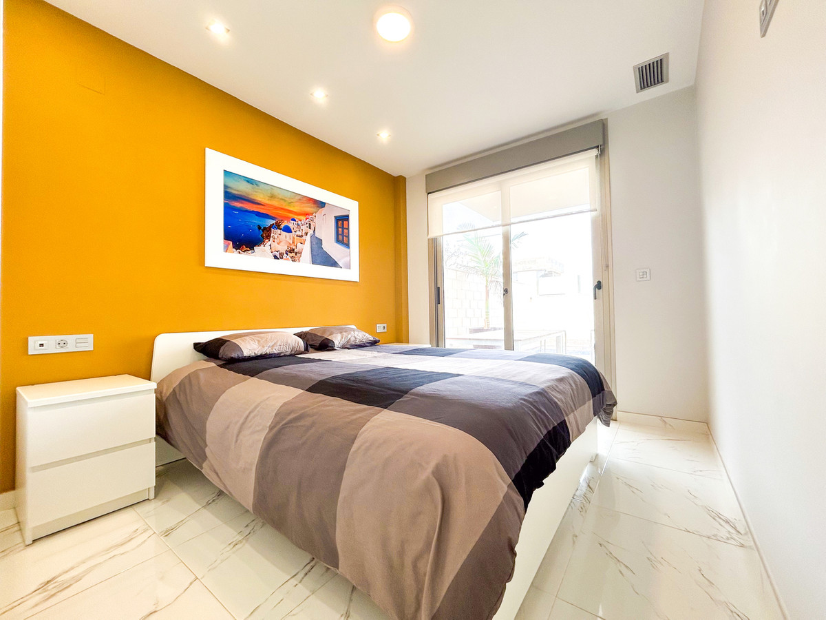 For sale - 3 Bedroom 3 Bathroom House - Detached Villa in Orihuela - Villamartin  - Alicante