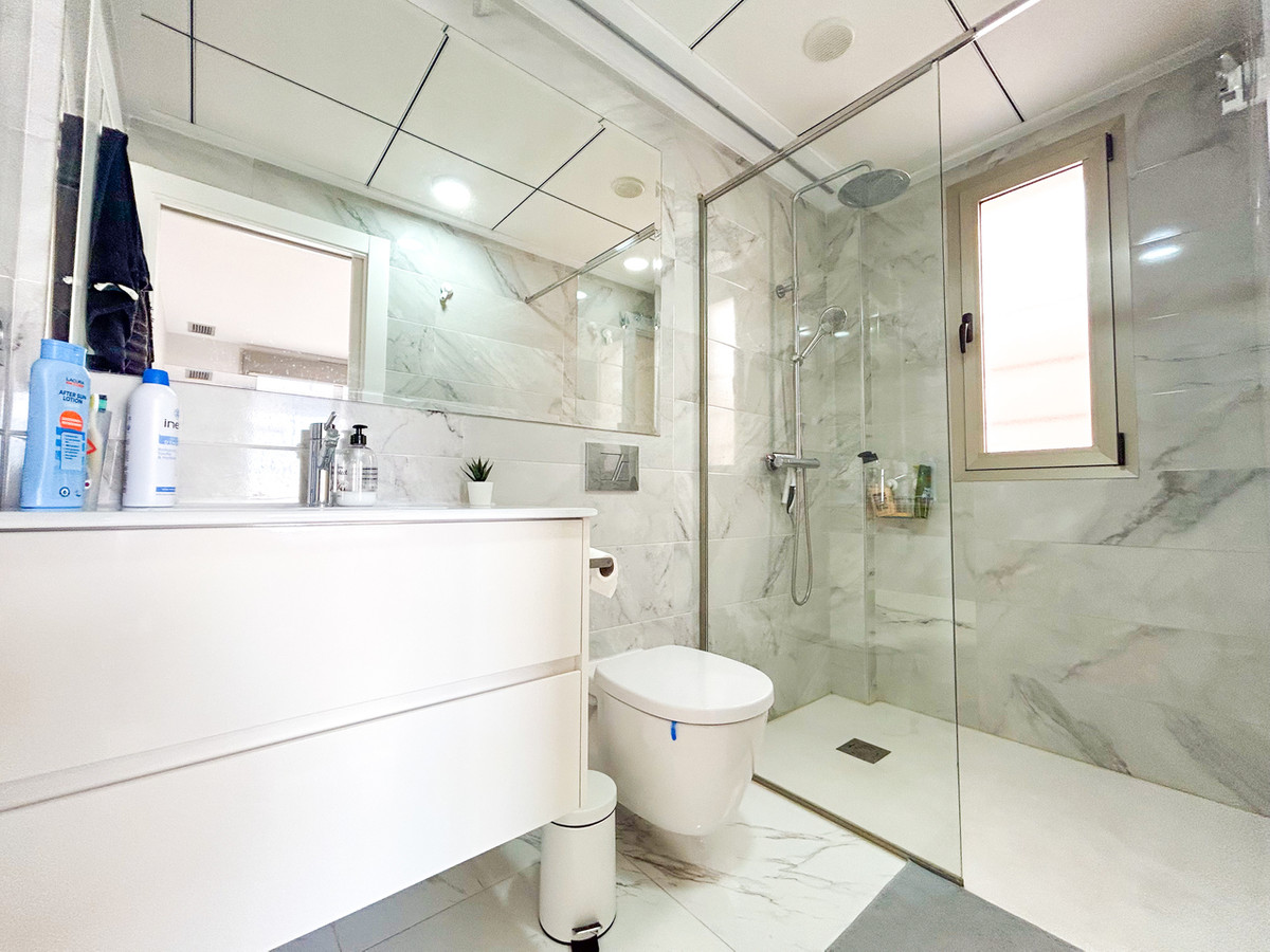 For sale - 3 Bedroom 3 Bathroom House - Detached Villa in Orihuela - Villamartin  - Alicante