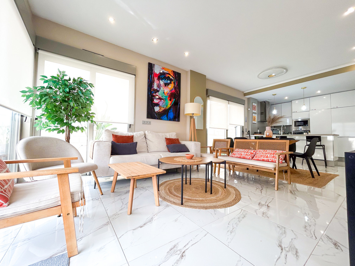 For sale - 3 Bedroom 3 Bathroom House - Detached Villa in Orihuela - Villamartin  - Alicante
