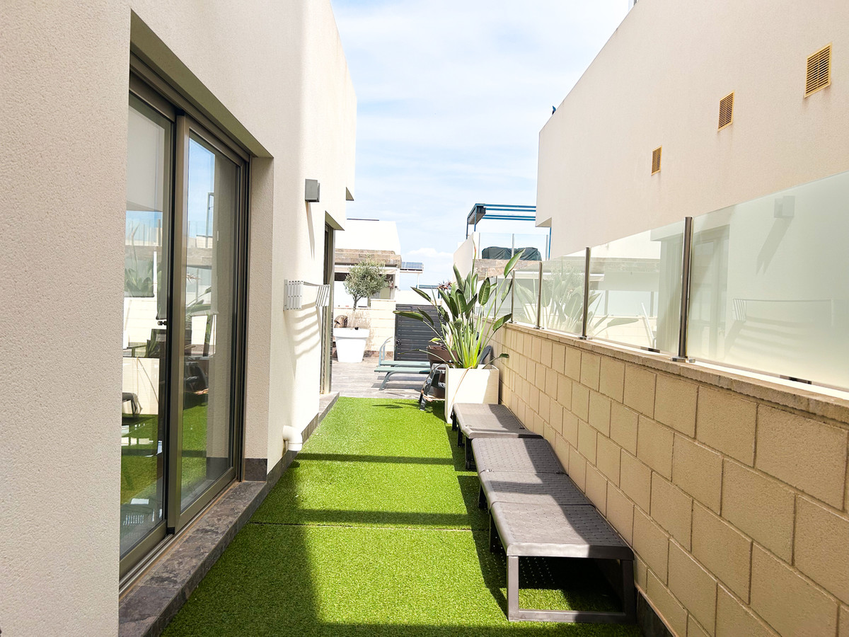 For sale - 3 Bedroom 3 Bathroom House - Detached Villa in Orihuela - Villamartin  - Alicante