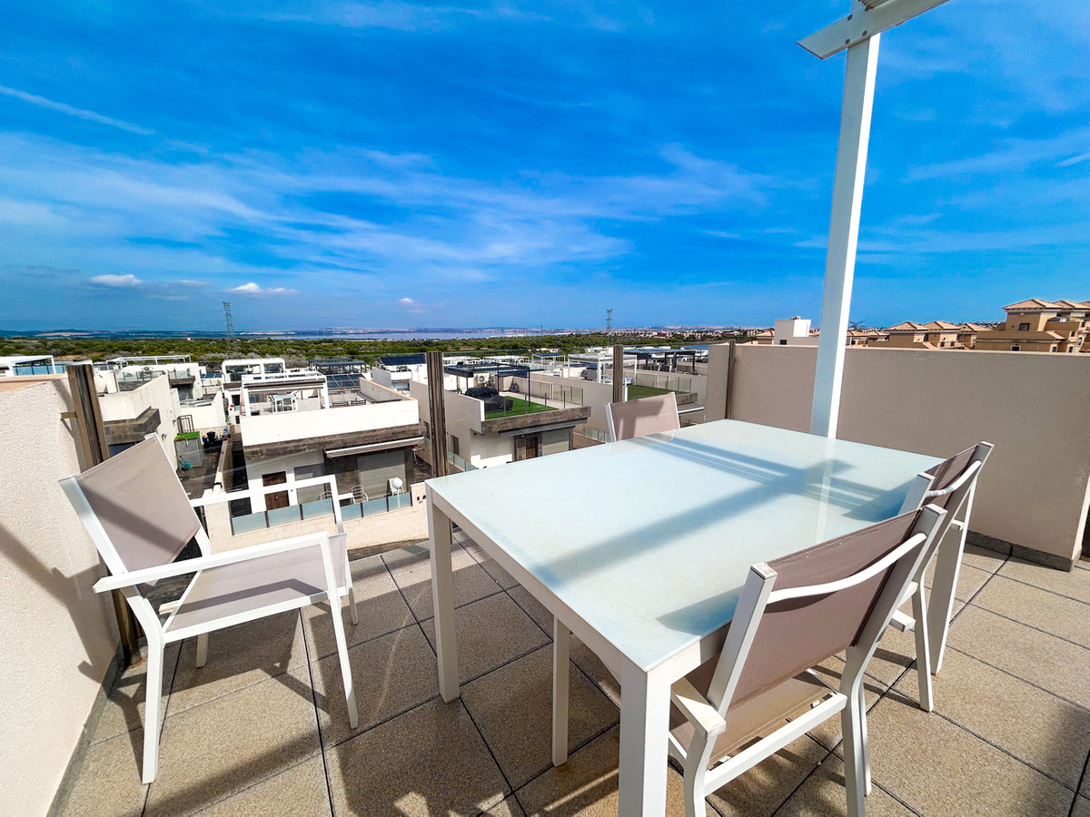 For sale - 3 Bedroom 3 Bathroom House - Detached Villa in Orihuela - Villamartin  - Alicante