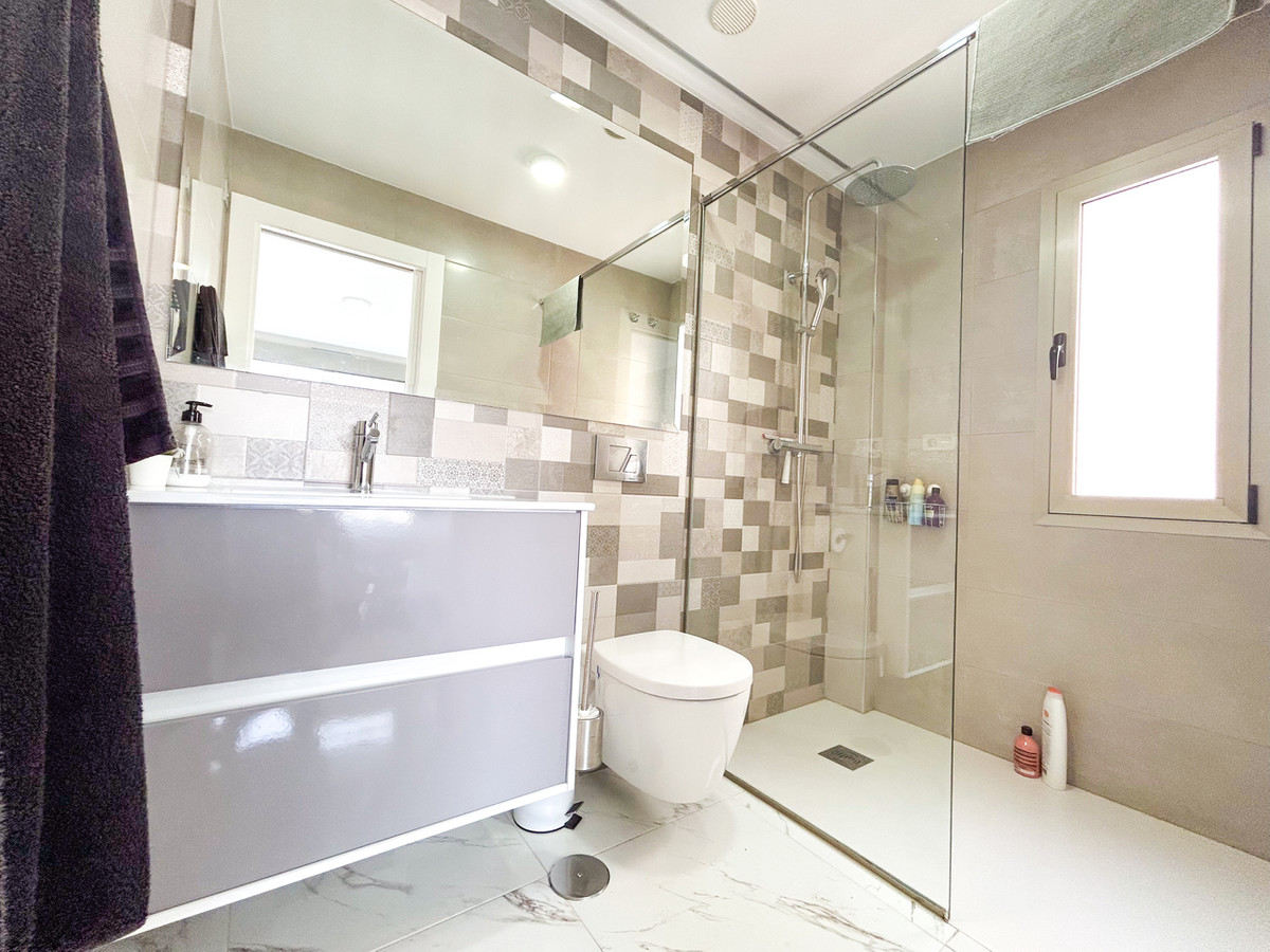 For sale - 3 Bedroom 3 Bathroom House - Detached Villa in Orihuela - Villamartin  - Alicante