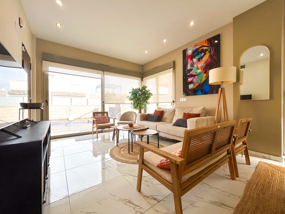 For sale - 3 Bedroom 3 Bathroom House - Detached Villa in Orihuela - Villamartin  - Alicante