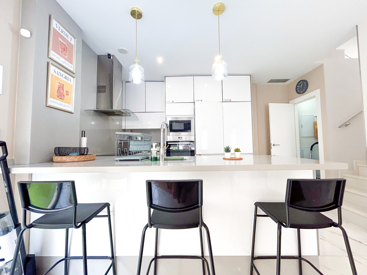 For sale - 3 Bedroom 3 Bathroom House - Detached Villa in Orihuela - Villamartin  - Alicante