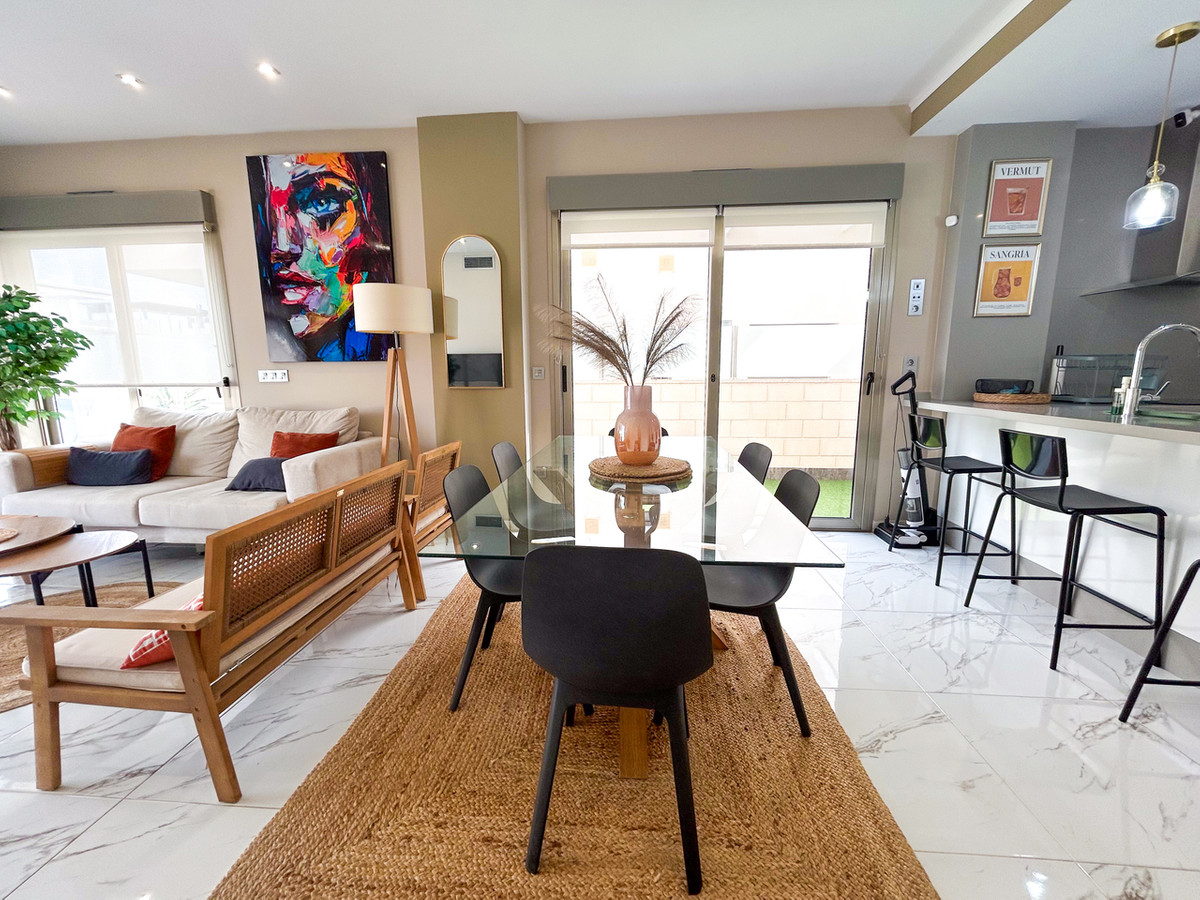 For sale - 3 Bedroom 3 Bathroom House - Detached Villa in Orihuela - Villamartin  - Alicante
