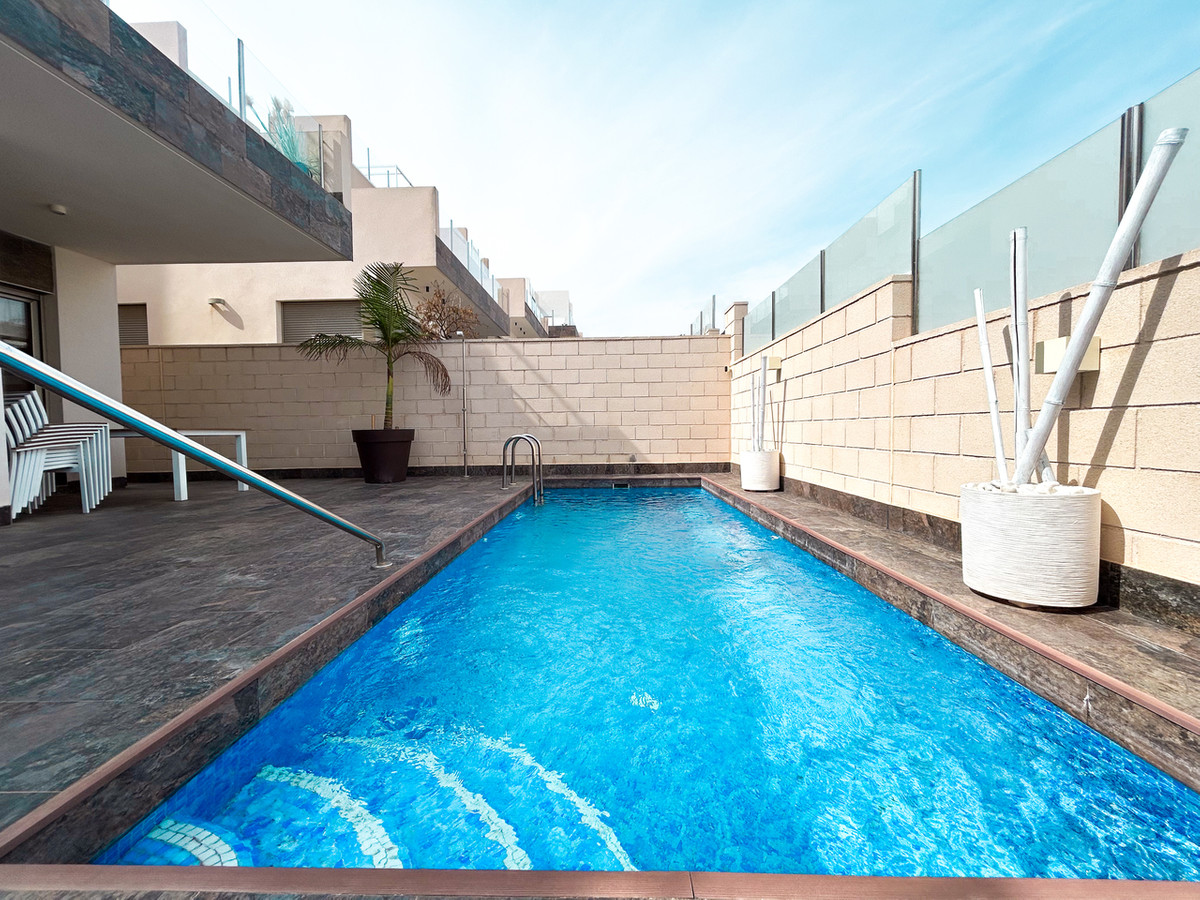 For sale - 3 Bedroom 3 Bathroom House - Detached Villa in Orihuela - Villamartin  - Alicante