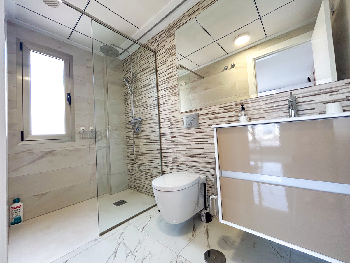 For sale - 3 Bedroom 3 Bathroom House - Detached Villa in Orihuela - Villamartin  - Alicante