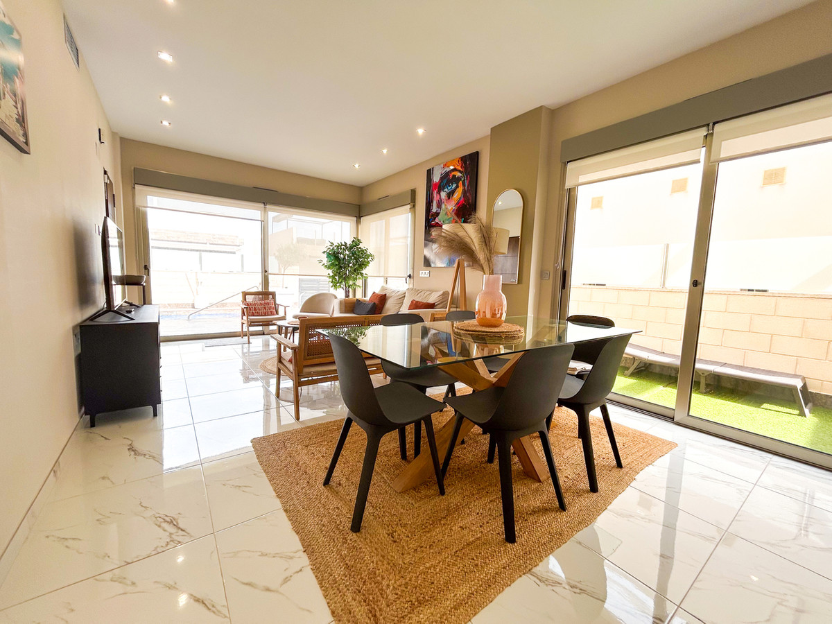 For sale - 3 Bedroom 3 Bathroom House - Detached Villa in Orihuela - Villamartin  - Alicante