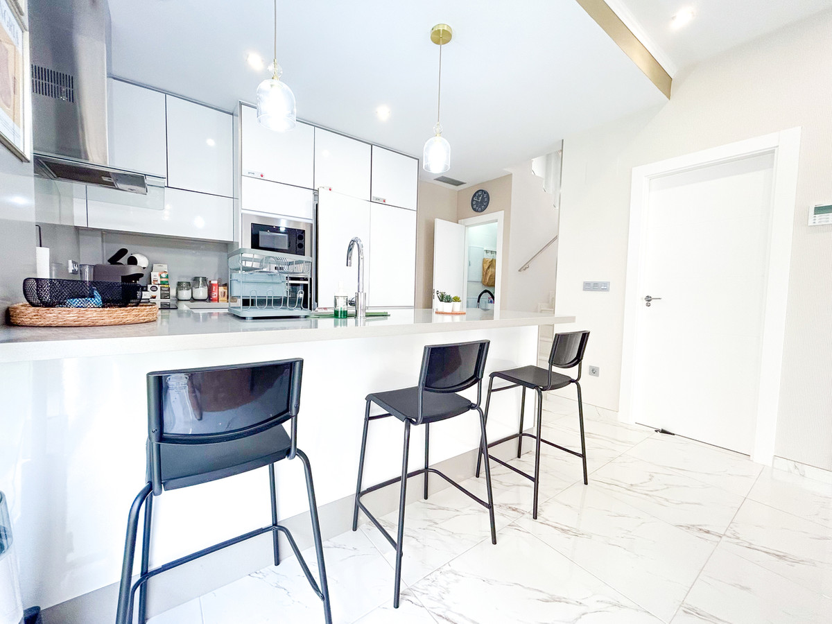 For sale - 3 Bedroom 3 Bathroom House - Detached Villa in Orihuela - Villamartin  - Alicante
