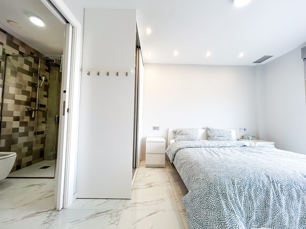 For sale - 3 Bedroom 3 Bathroom House - Detached Villa in Orihuela - Villamartin  - Alicante