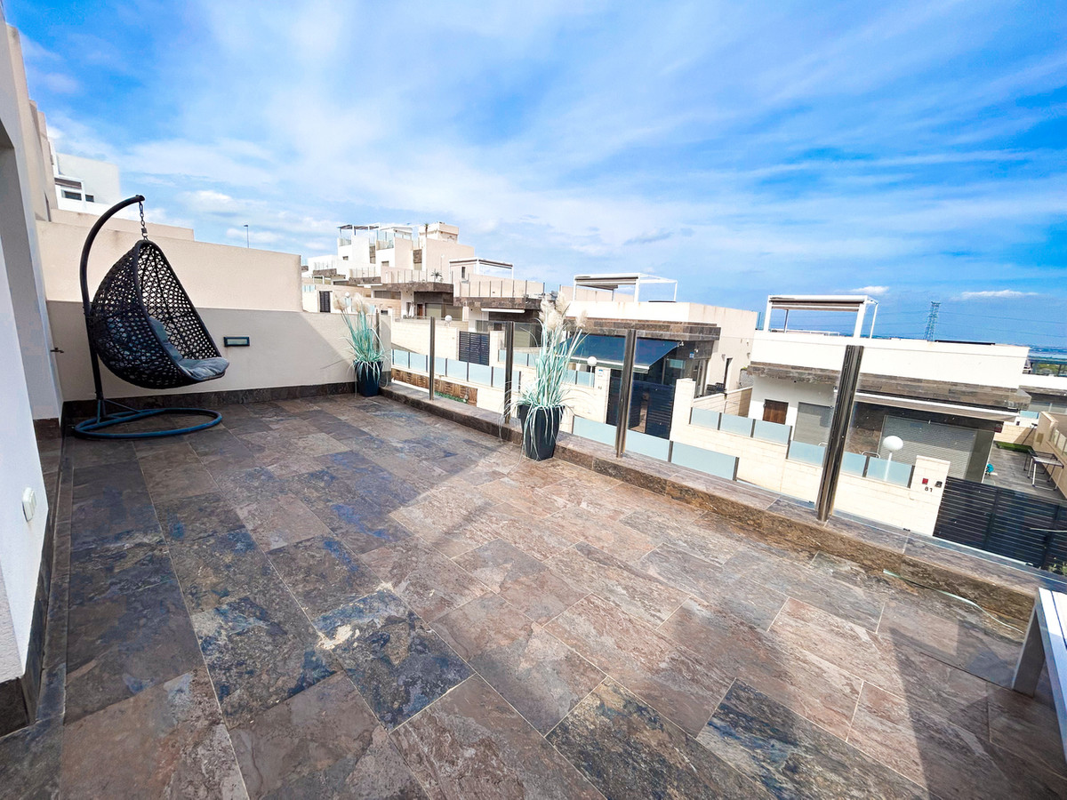 For sale - 3 Bedroom 3 Bathroom House - Detached Villa in Orihuela - Villamartin  - Alicante