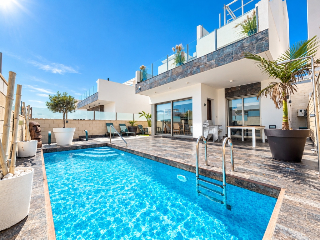 3 Bedroom 3 Bathroom House - Detached Villa in Orihuela