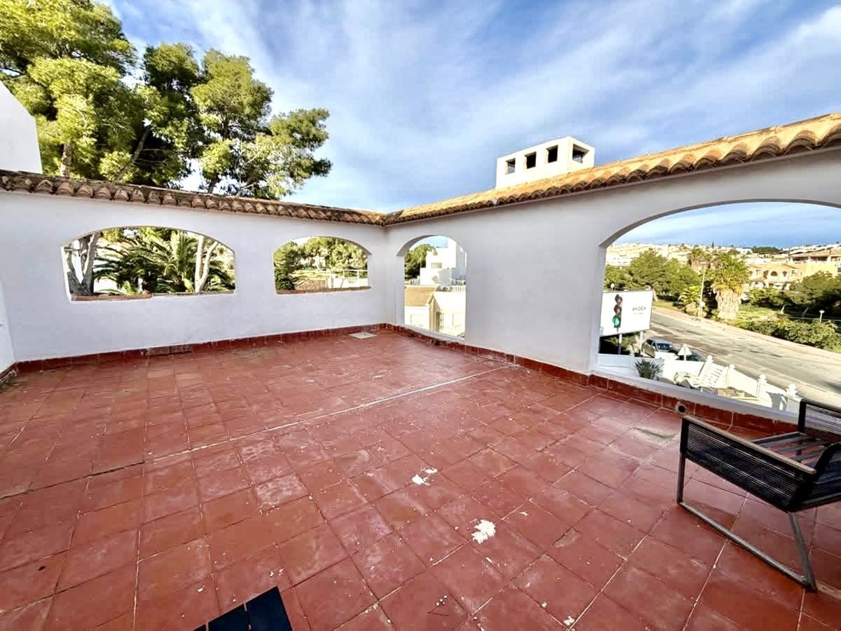 For sale - 6 Bedroom 2 Bathroom House - Detached Villa in Orihuela - Villamartin  - Alicante