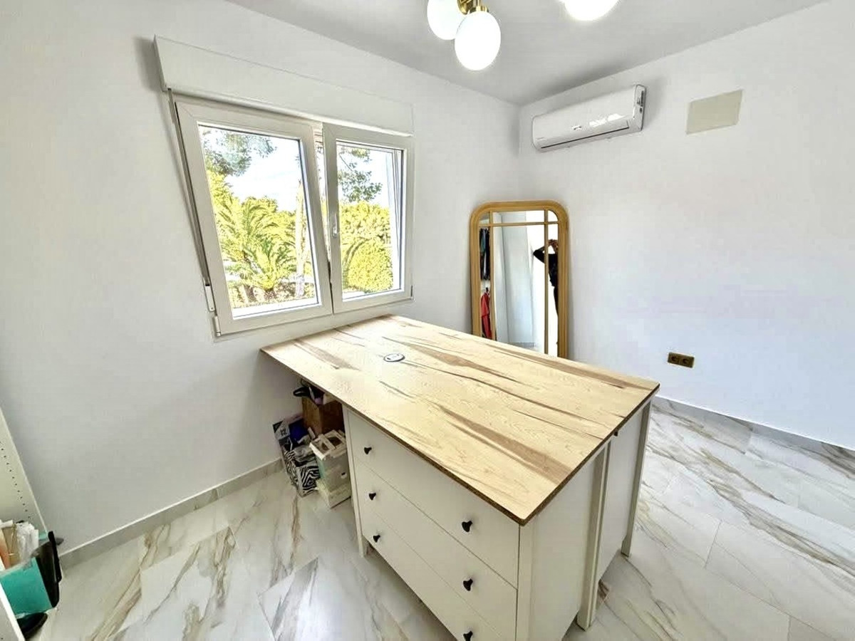For sale - 6 Bedroom 2 Bathroom House - Detached Villa in Orihuela - Villamartin  - Alicante