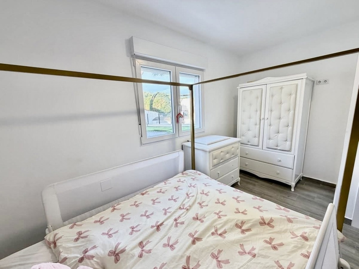 For sale - 6 Bedroom 2 Bathroom House - Detached Villa in Orihuela - Villamartin  - Alicante