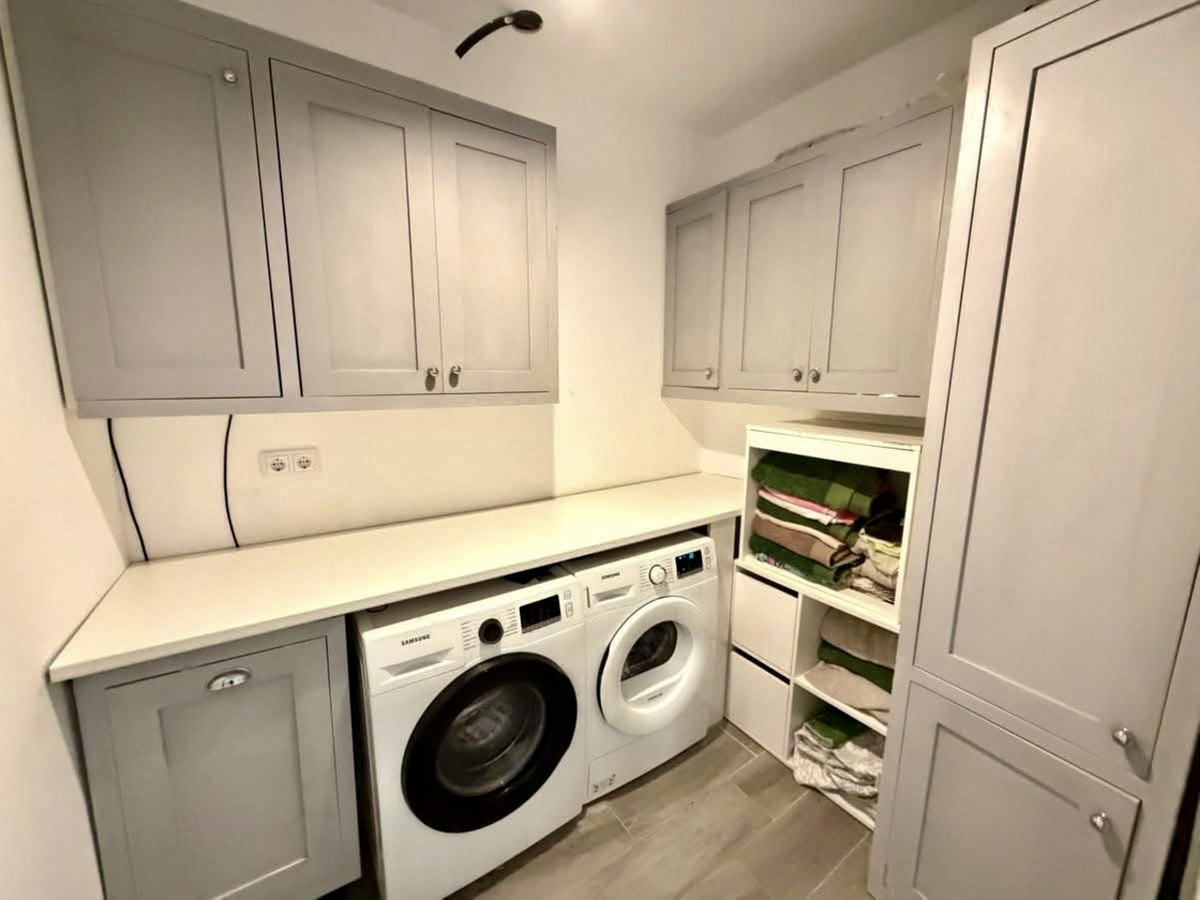 For sale - 6 Bedroom 2 Bathroom House - Detached Villa in Orihuela - Villamartin  - Alicante