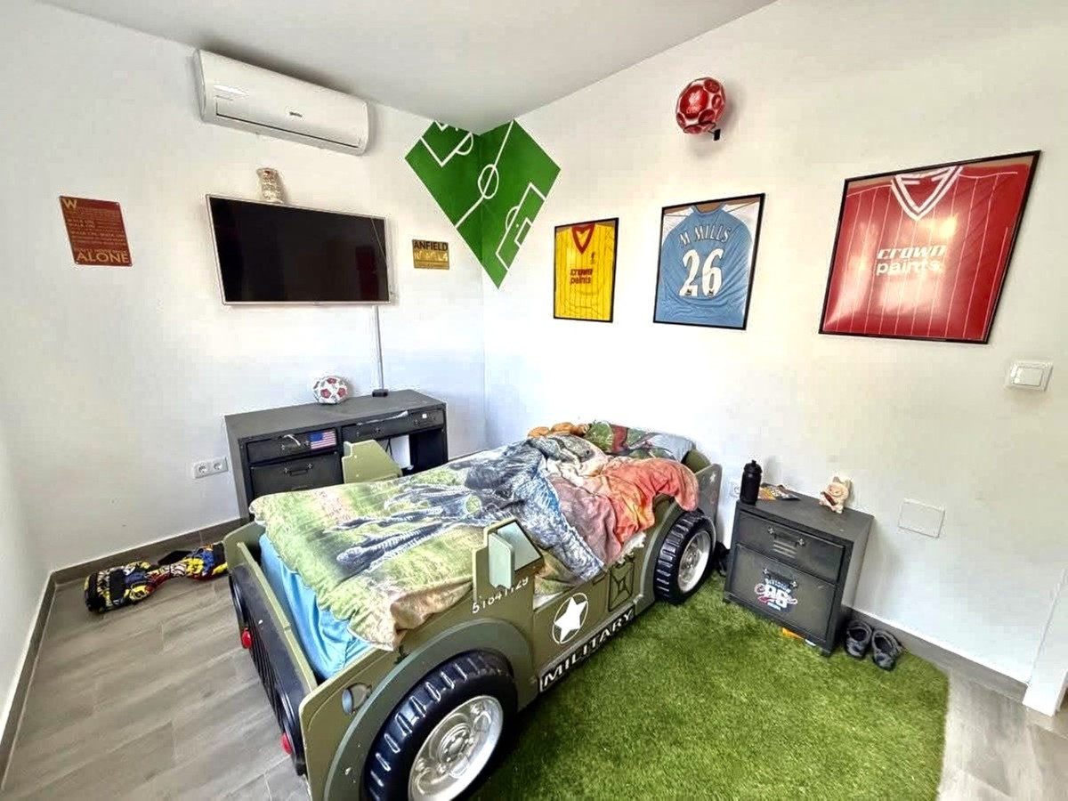 For sale - 6 Bedroom 2 Bathroom House - Detached Villa in Orihuela - Villamartin  - Alicante