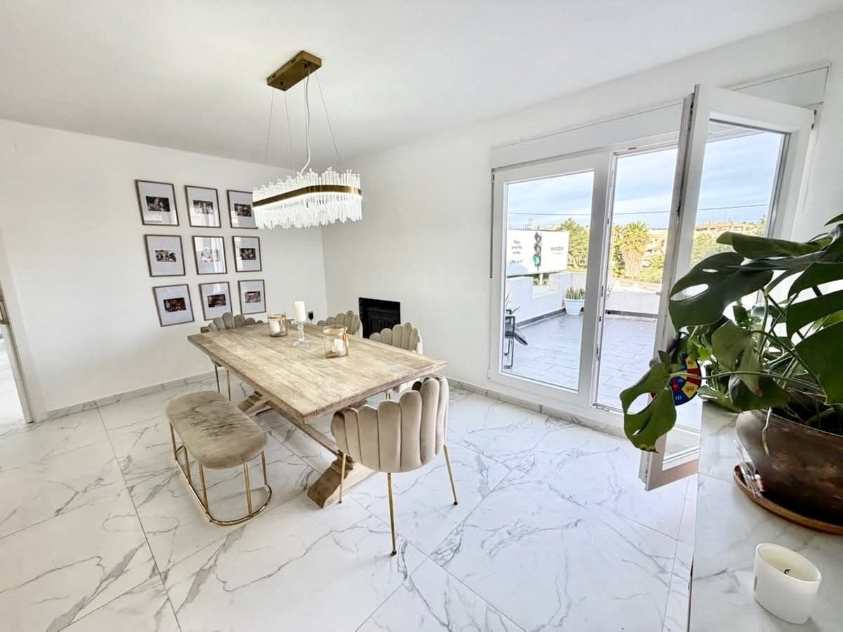 For sale - 6 Bedroom 2 Bathroom House - Detached Villa in Orihuela - Villamartin  - Alicante