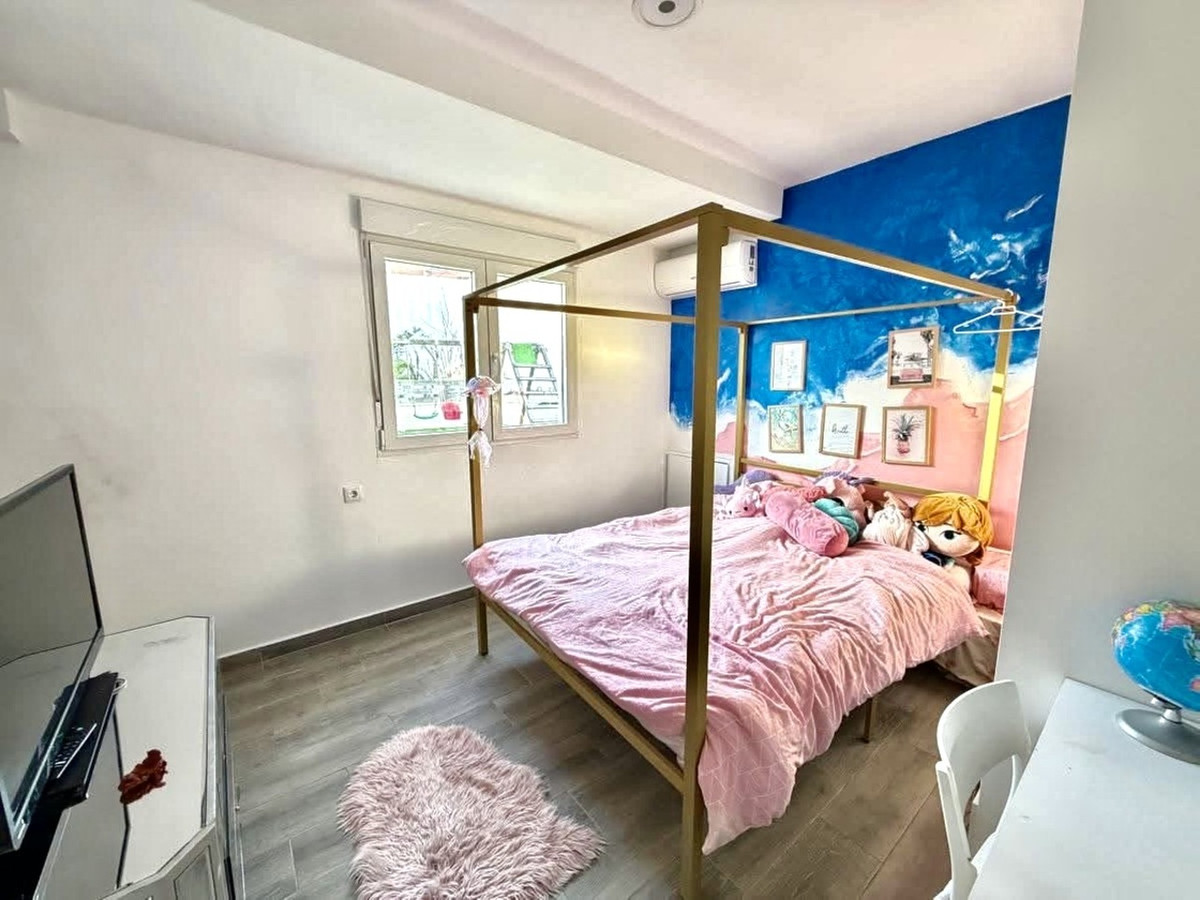 For sale - 6 Bedroom 2 Bathroom House - Detached Villa in Orihuela - Villamartin  - Alicante
