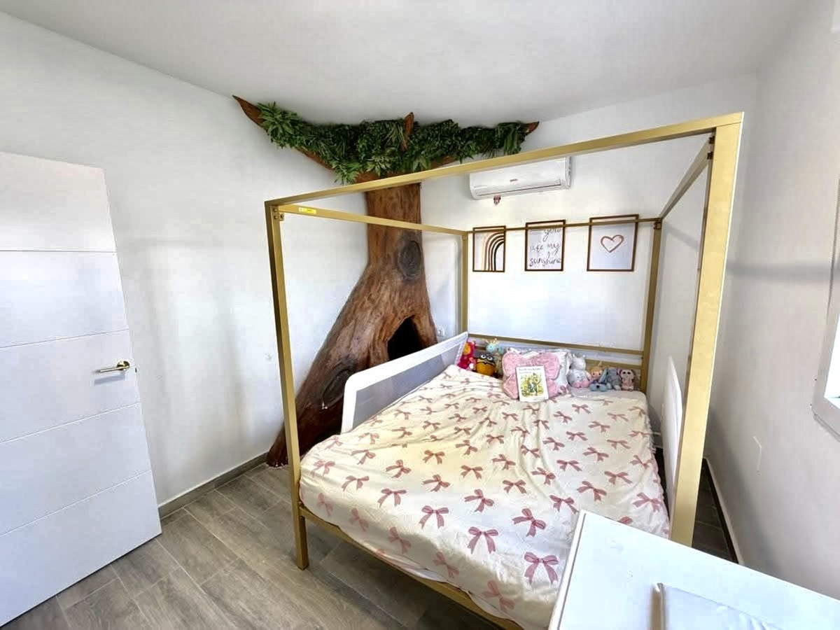 For sale - 6 Bedroom 2 Bathroom House - Detached Villa in Orihuela - Villamartin  - Alicante
