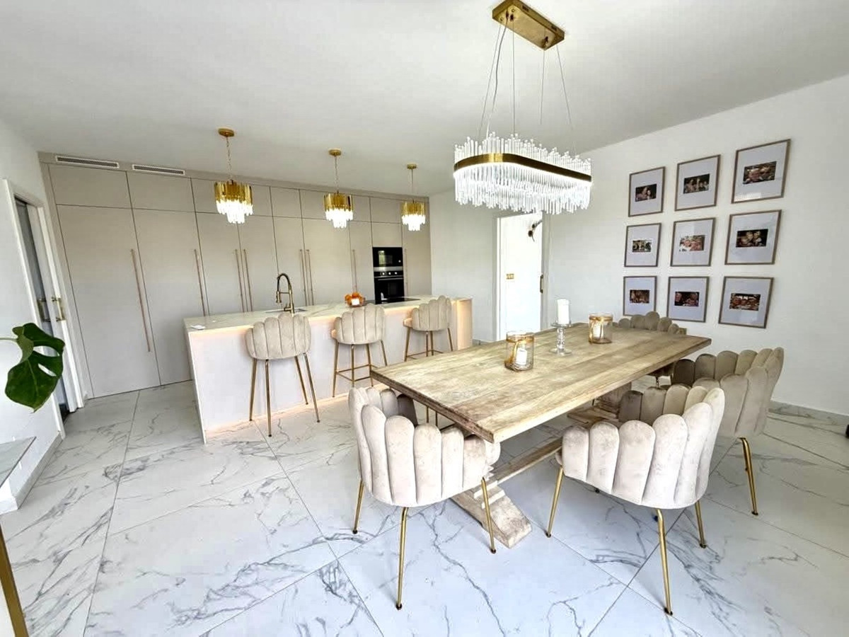 For sale - 6 Bedroom 2 Bathroom House - Detached Villa in Orihuela - Villamartin  - Alicante