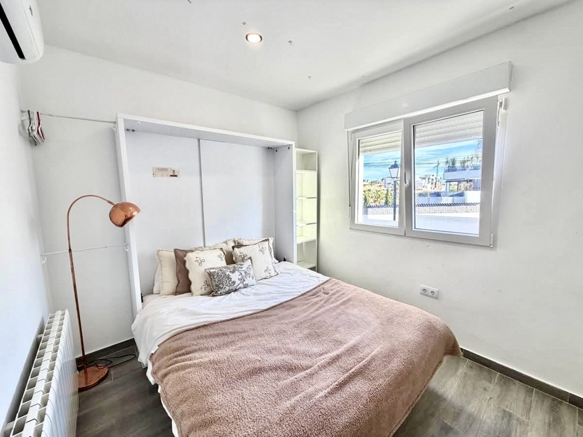 For sale - 6 Bedroom 2 Bathroom House - Detached Villa in Orihuela - Villamartin  - Alicante