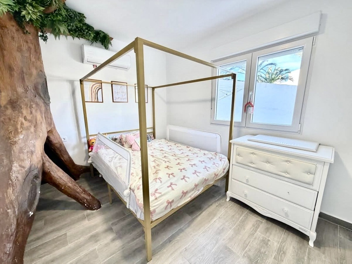 For sale - 6 Bedroom 2 Bathroom House - Detached Villa in Orihuela - Villamartin  - Alicante
