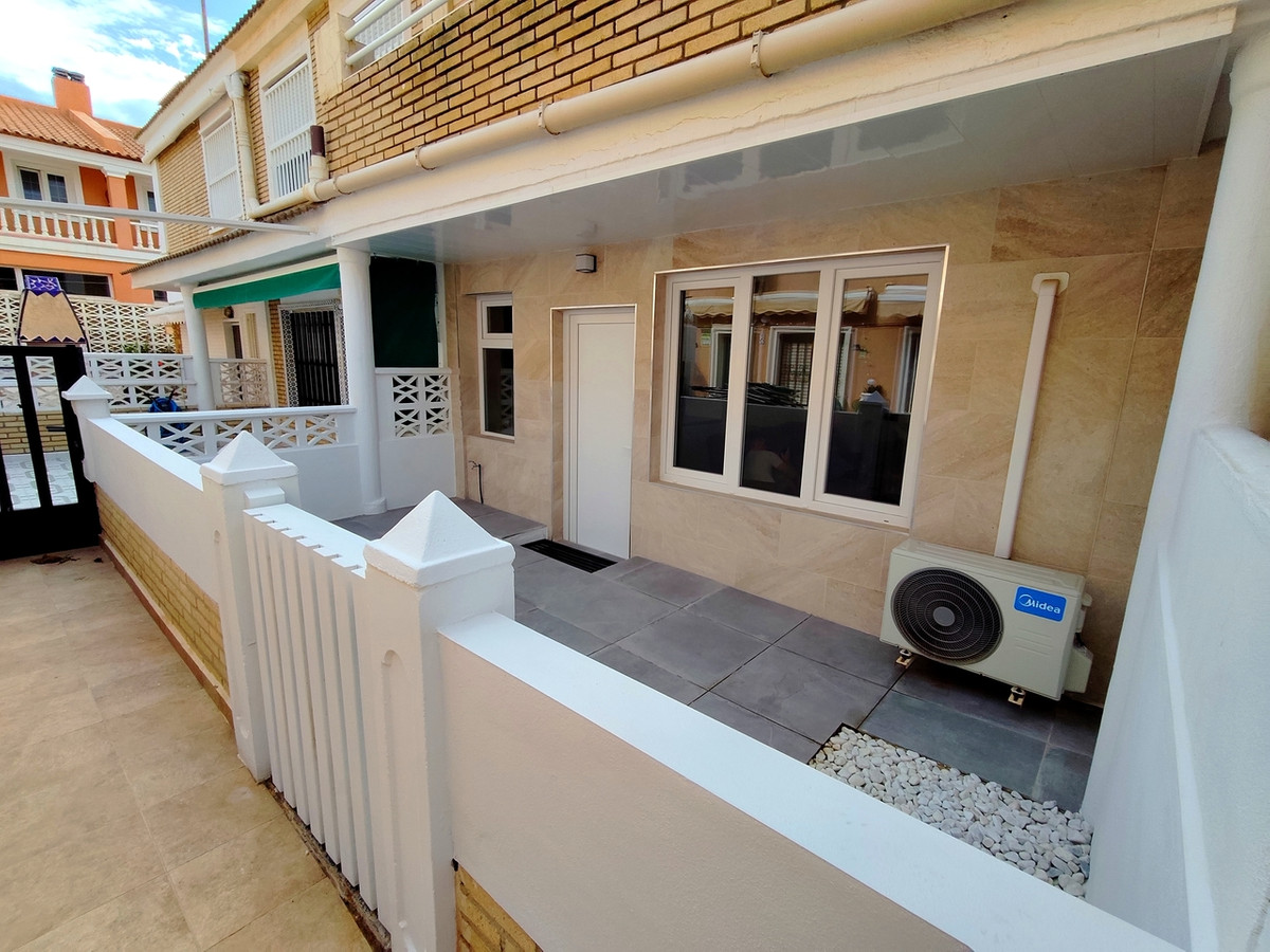 For sale - 2 Bedroom 1 Bathroom Apartment - Ground Floor Apartment in Torrevieja - La Mata  - Alicante