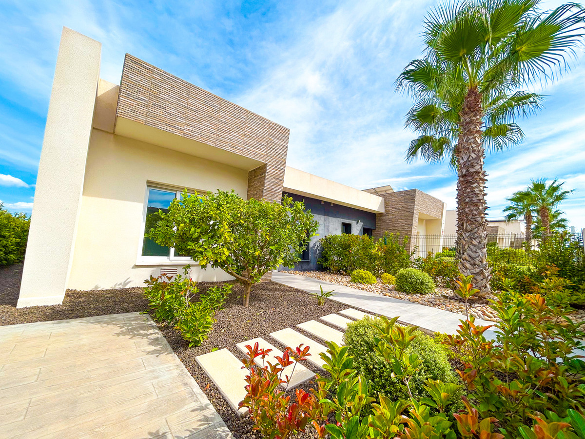 For sale - 3 Bedroom 2 Bathroom House - Detached Villa in Algorfa - Algorfa Centro  - Alicante