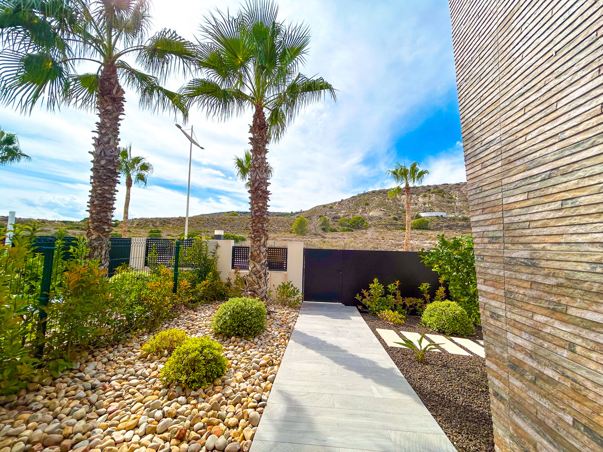 For sale - 3 Bedroom 2 Bathroom House - Detached Villa in Algorfa - Algorfa Centro  - Alicante