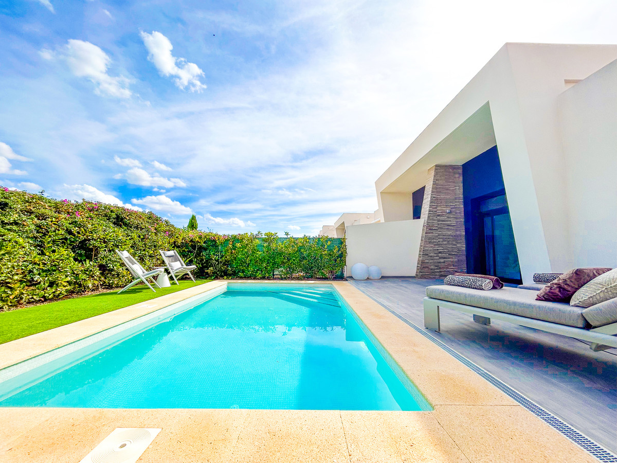 For sale - 3 Bedroom 2 Bathroom House - Detached Villa in Algorfa - Algorfa Centro  - Alicante