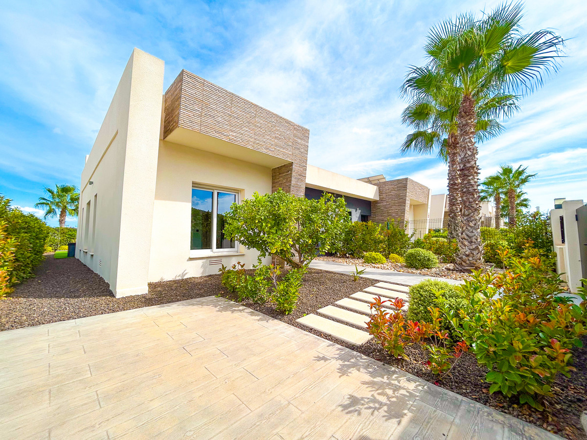 For sale - 3 Bedroom 2 Bathroom House - Detached Villa in Algorfa - Algorfa Centro  - Alicante