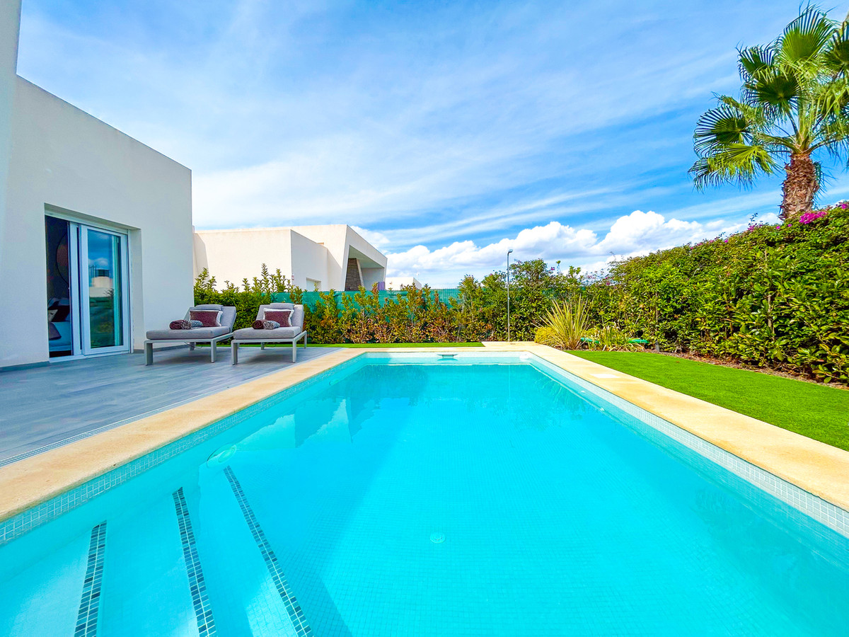 For sale - 3 Bedroom 2 Bathroom House - Detached Villa in Algorfa - Algorfa Centro  - Alicante
