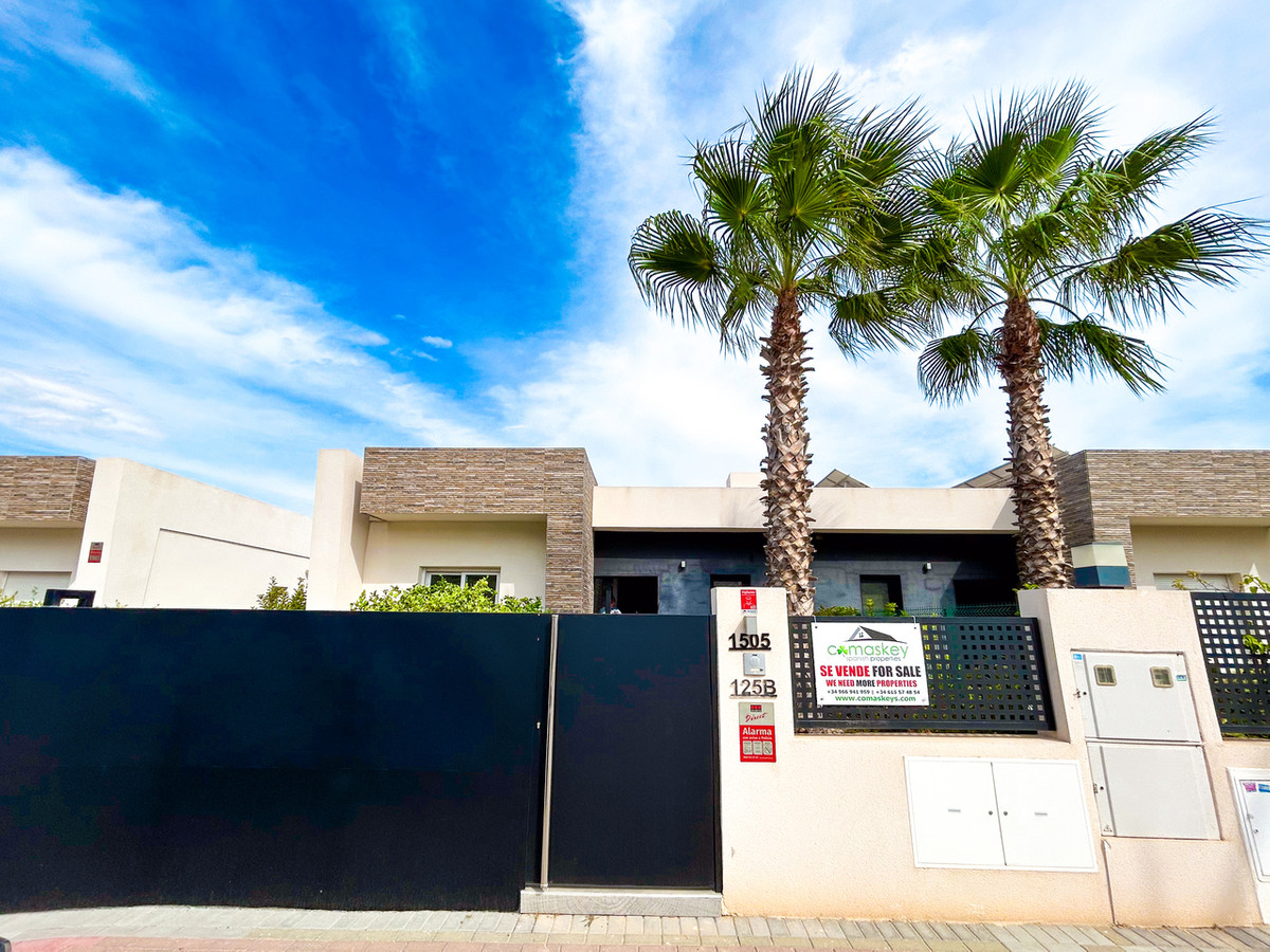 For sale - 3 Bedroom 2 Bathroom House - Detached Villa in Algorfa - Algorfa Centro  - Alicante