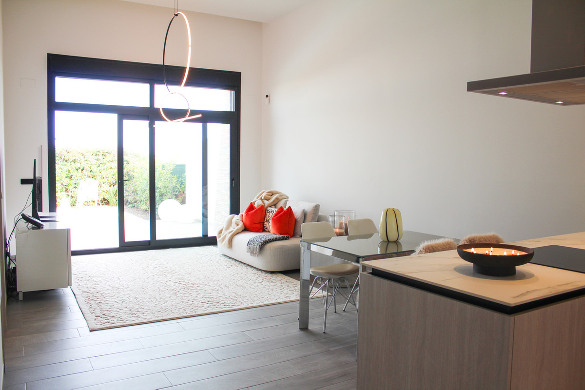 For sale - 3 Bedroom 2 Bathroom House - Detached Villa in Algorfa - Algorfa Centro  - Alicante