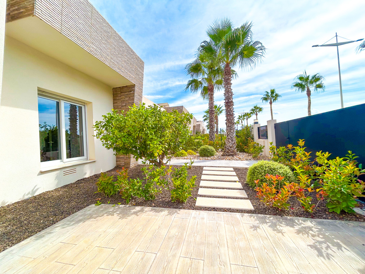For sale - 3 Bedroom 2 Bathroom House - Detached Villa in Algorfa - Algorfa Centro  - Alicante