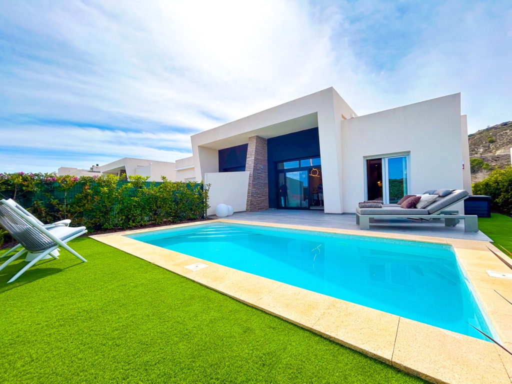 3 Bedroom 2 Bathroom House - Detached Villa in Algorfa
