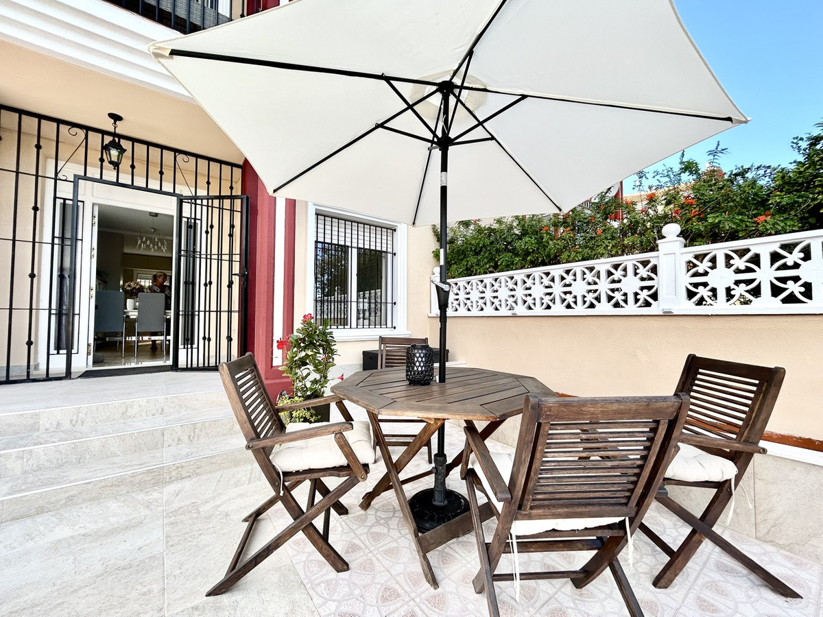 For sale - 3 Bedroom 2 Bathroom House - Townhouse in Orihuela - Dehesa de Campoamor  - Alicante