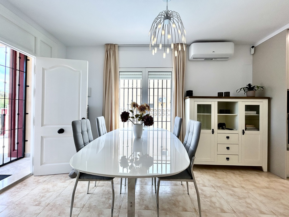 For sale - 3 Bedroom 2 Bathroom House - Townhouse in Orihuela - Dehesa de Campoamor  - Alicante