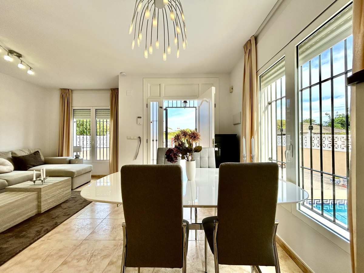 For sale - 3 Bedroom 2 Bathroom House - Townhouse in Orihuela - Dehesa de Campoamor  - Alicante