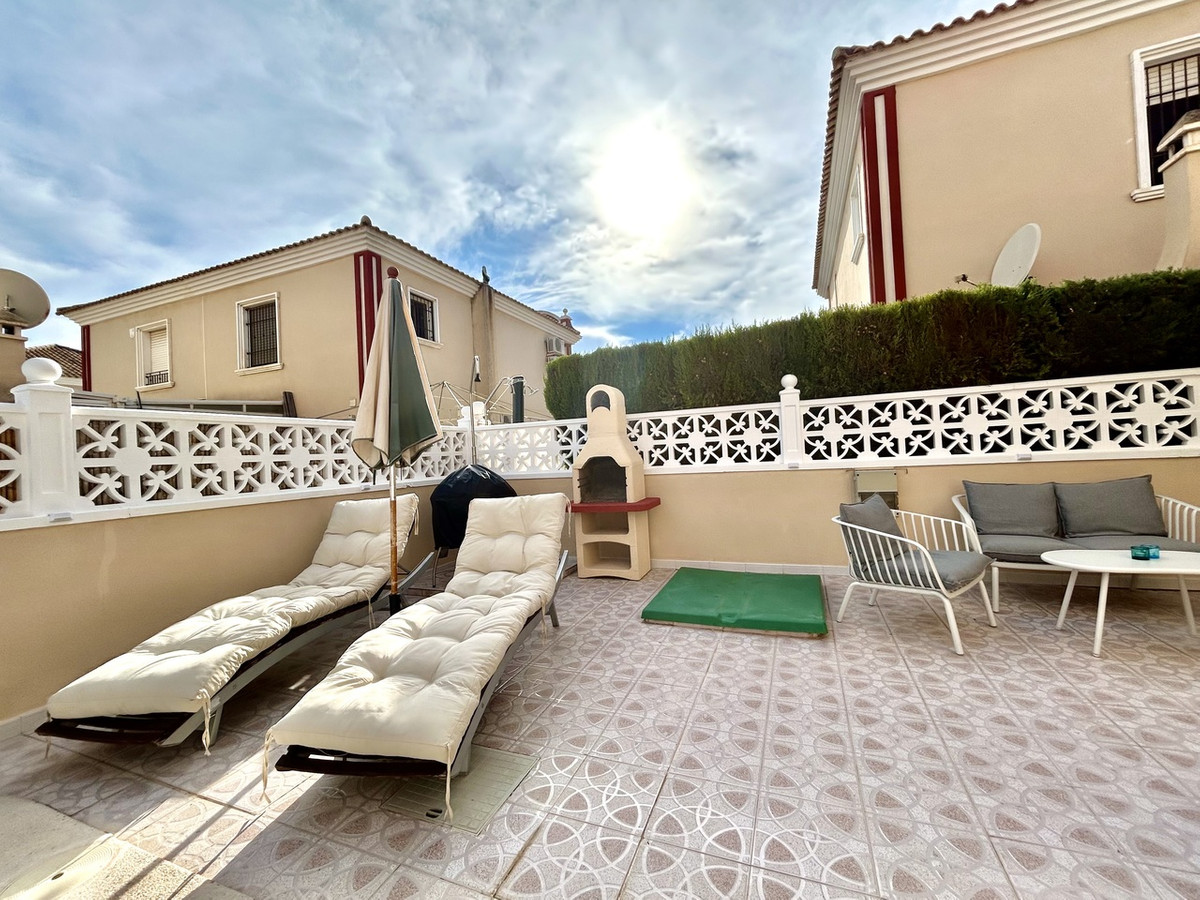 For sale - 3 Bedroom 2 Bathroom House - Townhouse in Orihuela - Dehesa de Campoamor  - Alicante