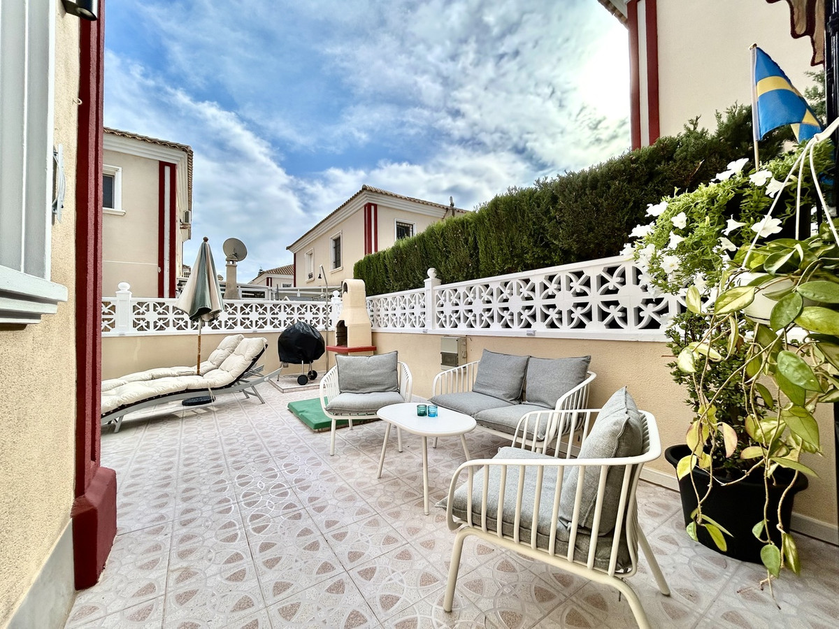 For sale - 3 Bedroom 2 Bathroom House - Townhouse in Orihuela - Dehesa de Campoamor  - Alicante