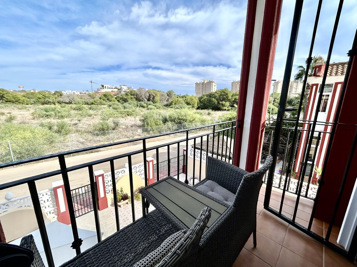 For sale - 3 Bedroom 2 Bathroom House - Townhouse in Orihuela - Dehesa de Campoamor  - Alicante
